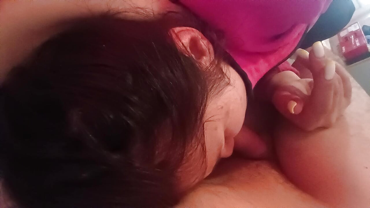 และลูกพี่ลูกน้องชายใช้ฉันในตอนเช้าเพื่อล้างไข่ในปากฉัน