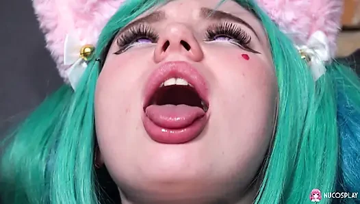 Buttpluged tüylü sürtük Leyla Lure amını sikmeyi seviyor