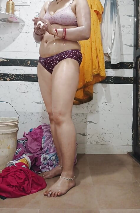Priya Bhabi Nice Body and Big Ass Show