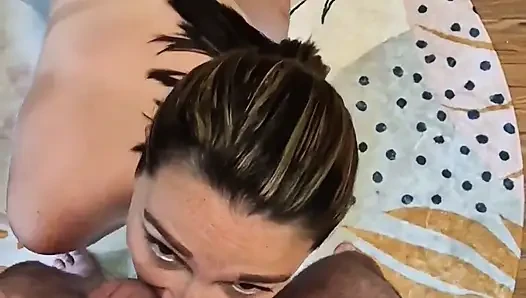Istri bejat lagi asik masturbasi dan dicrot di muka banyak banget