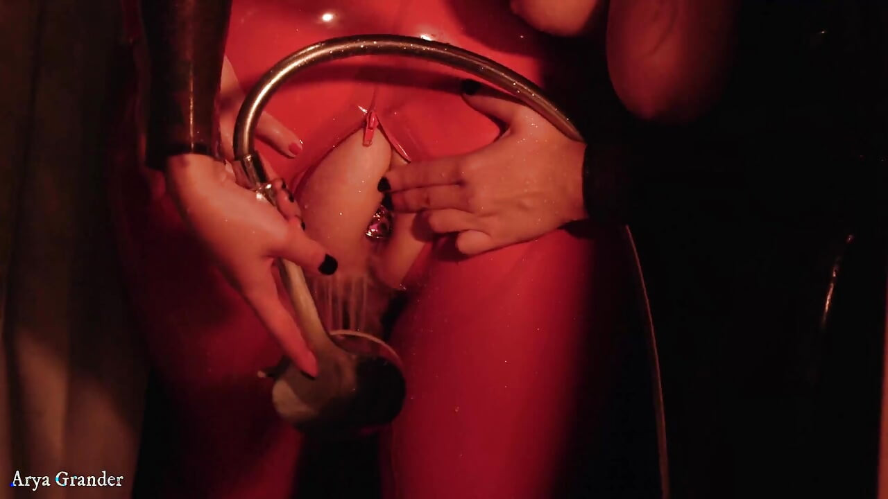 Milfs sexuais foda rápida e crua, penetrações ásperas, compilação lésbica quente de meninas gemendo com tesão