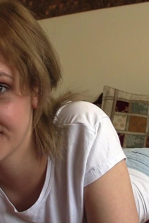 Adelina leger med sin stramme kusse