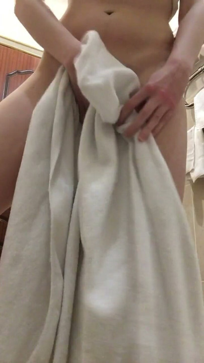 KOLEKCJA ASMR Szczupła brunetka zmienia wkładkę do majtek! Sprośne rozmowy po rosyjsku, Podpaska higieniczna w majtkach | Klip 1