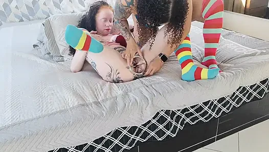 Pantatku dihabisin sama dilator anal sama istri sahabatku sendiri!