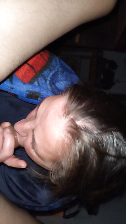 MAMONA 2 bläst und schluckt die ganze Milch