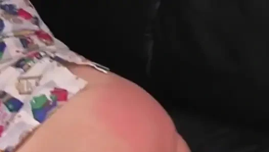 Kurviges schätzchen bekommt die kehle gestopft