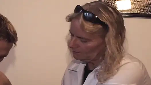 Blonde dame aus frankreich reitet schwanz beim selbstgedrehten casting