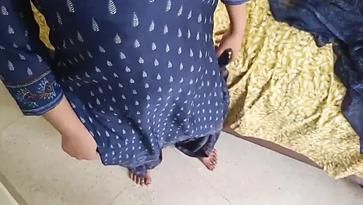Gadis desa ini pertama kali ngentot di rumah saat lagi ngobrol di clea!