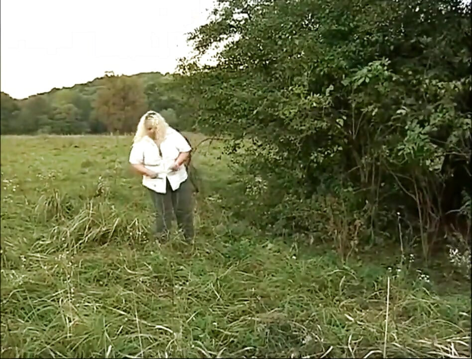 Big blonde fat milf fucking in dogging position