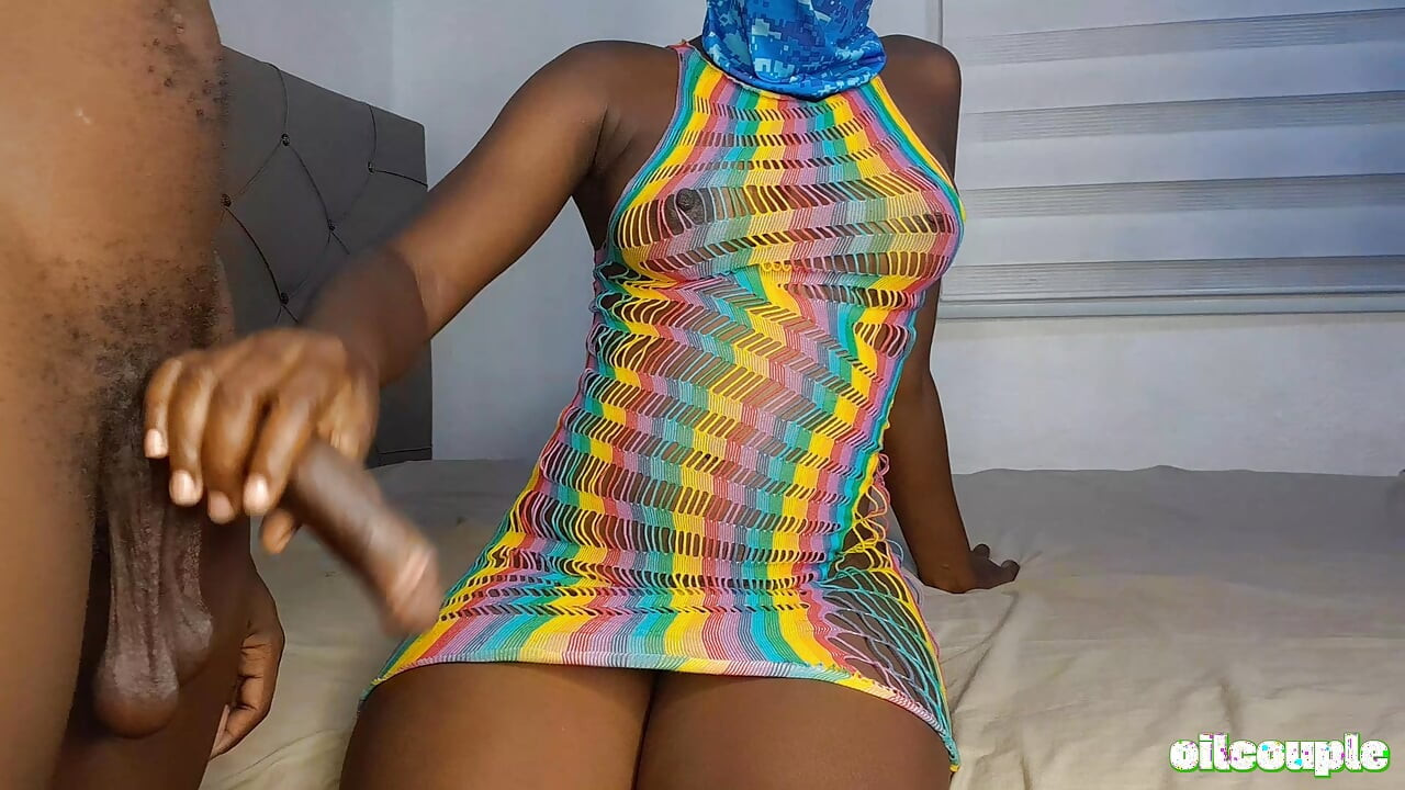 Stepdaughter gave stepdad some good hand job