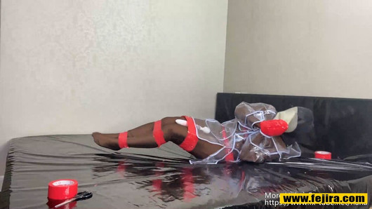 Fejira com - body zentai, capuche en latex, orgasme avec un vibromasseur