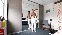 Cees Janssen kleedt zich uit en verklaart dat hij exposed wil worden door Fagspose