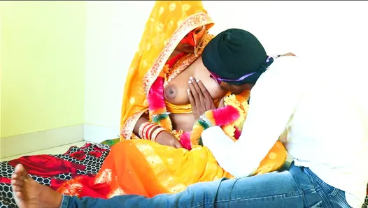 Une bhabhi coquine se fait baiser par une énorme bite dans Suhagrat - style desi