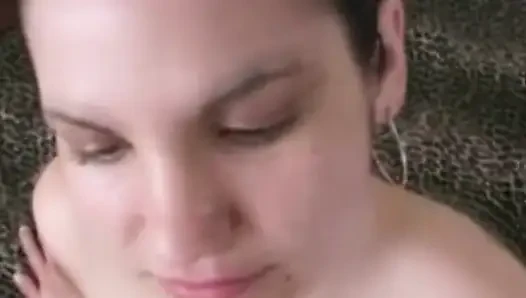 Jewelz глубоко запихнули ее рот