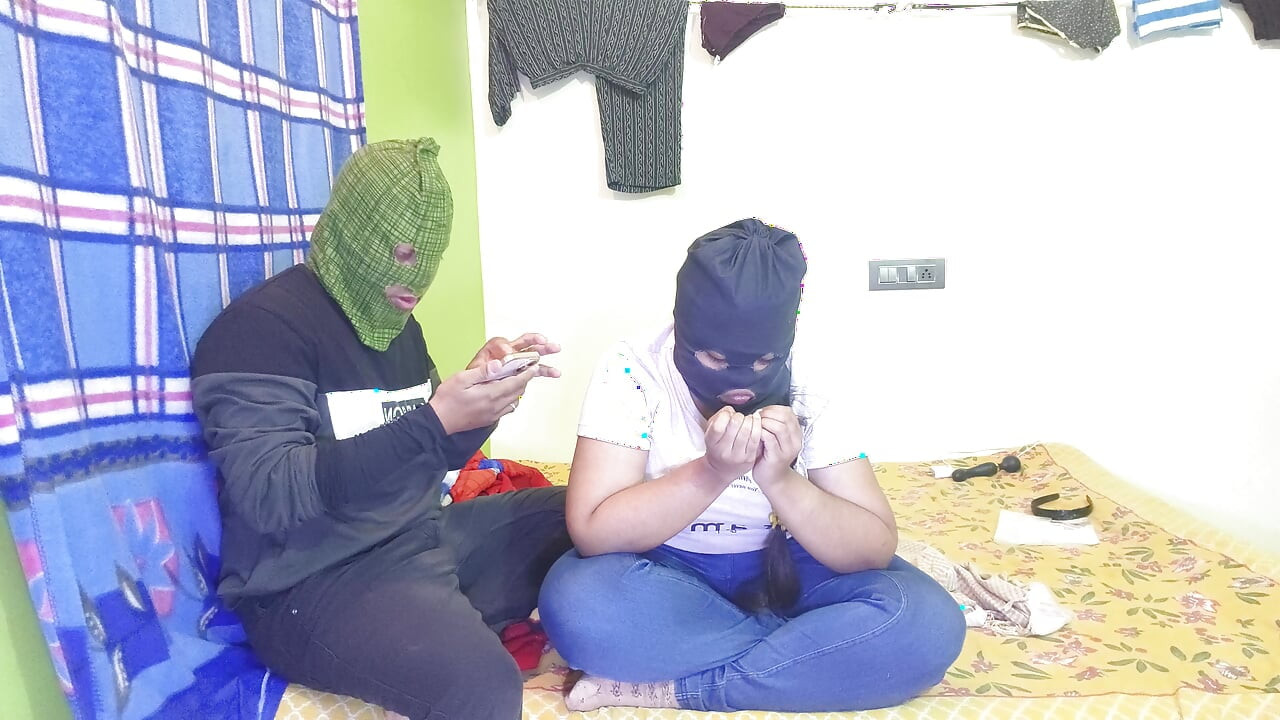 性感繼妹接下他的大雞巴！請不要射在小穴裡面