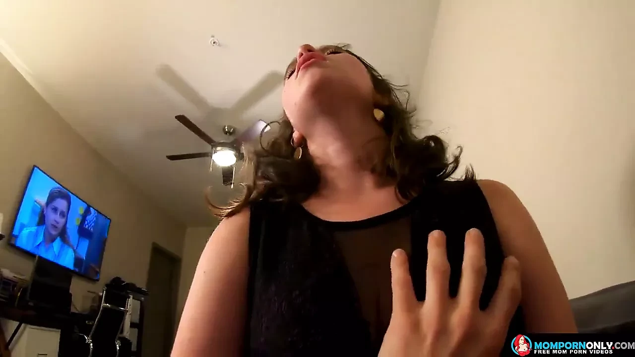 继母想要我在她体内射精