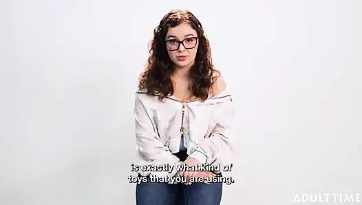 Leana Lovings birinin mastürbasyonunu izlediğini düşünüyor!