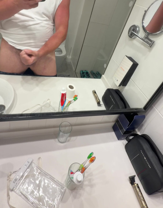 Wanking while the maid cleans my room