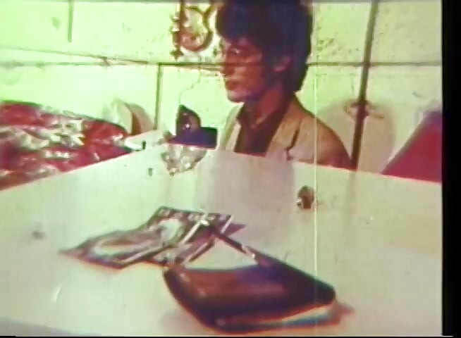 Vintage trojka, jebanje pičke u trojci s lizanjem pičke u poziciji 69