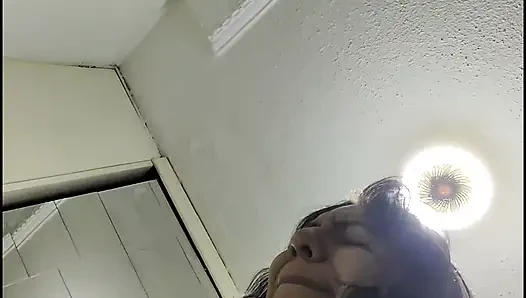 Meine stiefschwester masturbiert mit dem vibrator meiner frau