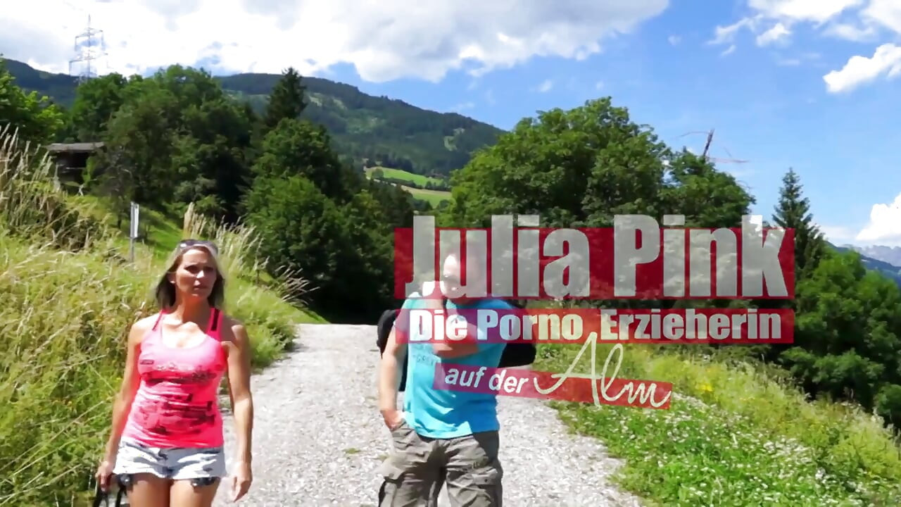 Máy bay bà già người Pháp vú to chơi với âm hộ của cô ấy trong trại