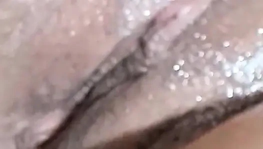 Kolumbianische frau masturbiert mit ihrer nachbarin