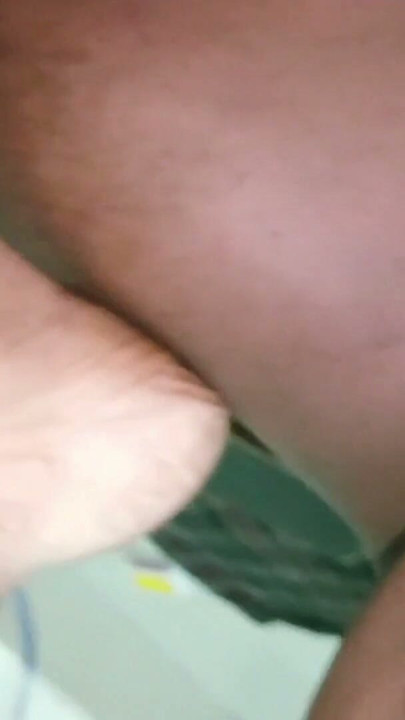 Ik ben een hete babe met een sexy kont die een dubbele penetratie krijgt op het bed | Clip 3