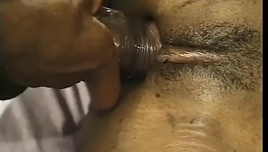 Si cantik kulit hitam nyepong kontol sampai tenggorokan dan dientot dari belakang