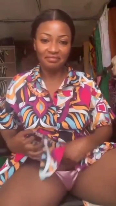 가게에서 자위하는 발정난 엄마, 공개 마스터비 슈가 마마 | 클립 2