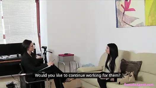 Female Agent - gadis langsing dengan toket aduhai dikejutkan sama petualangan ngentot pakai strap-on