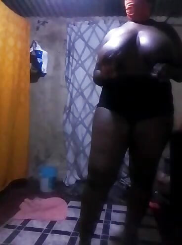 Africana amadora peituda lactando