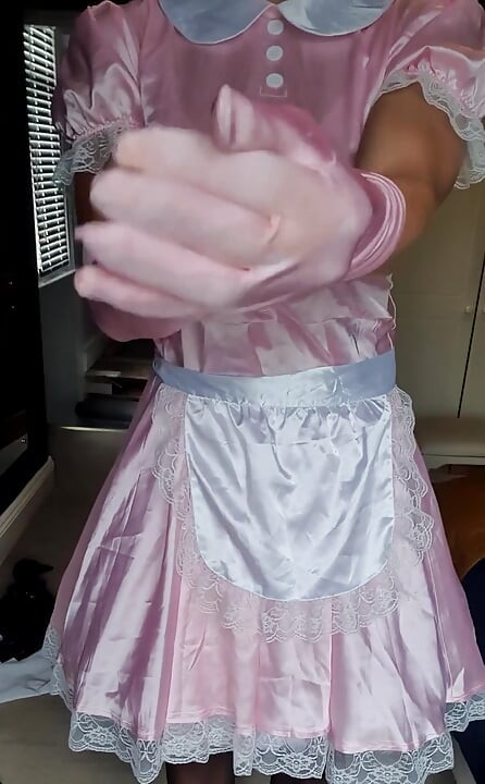 Ružičasta sobarica i čep za dupe