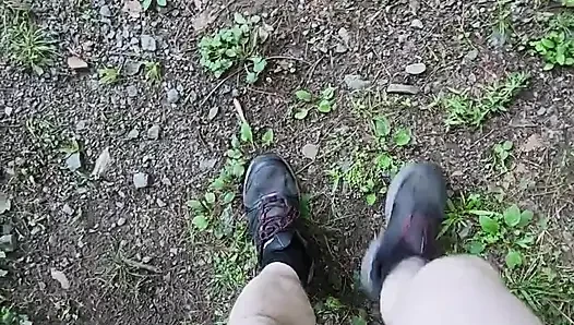 Parkta mastürbasyon yapıyor
