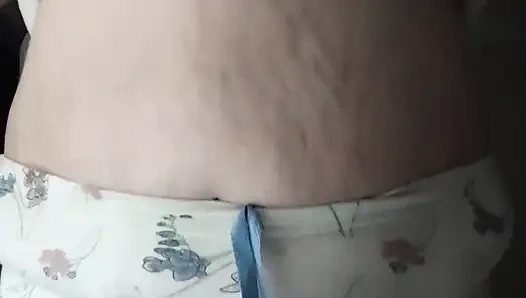 Cewek semok ini lagi asik goyangin toket besarnya sampai gondal-gandul