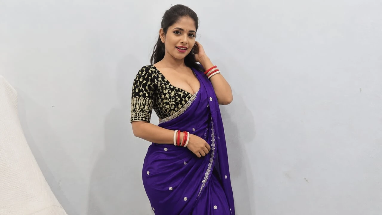 bhabhi ko neele saree me bhut choda maza aagya