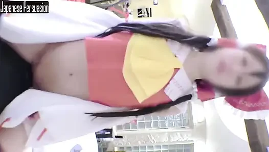 İnce aşağılayıcı tarzı cosplayer reimu tapınak kızlık rol açısını oynarken sessiz cazibesini gösteriyor2
