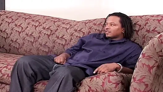 Bu mükemmel zenci hatun ağzına büyük zenci alıyor