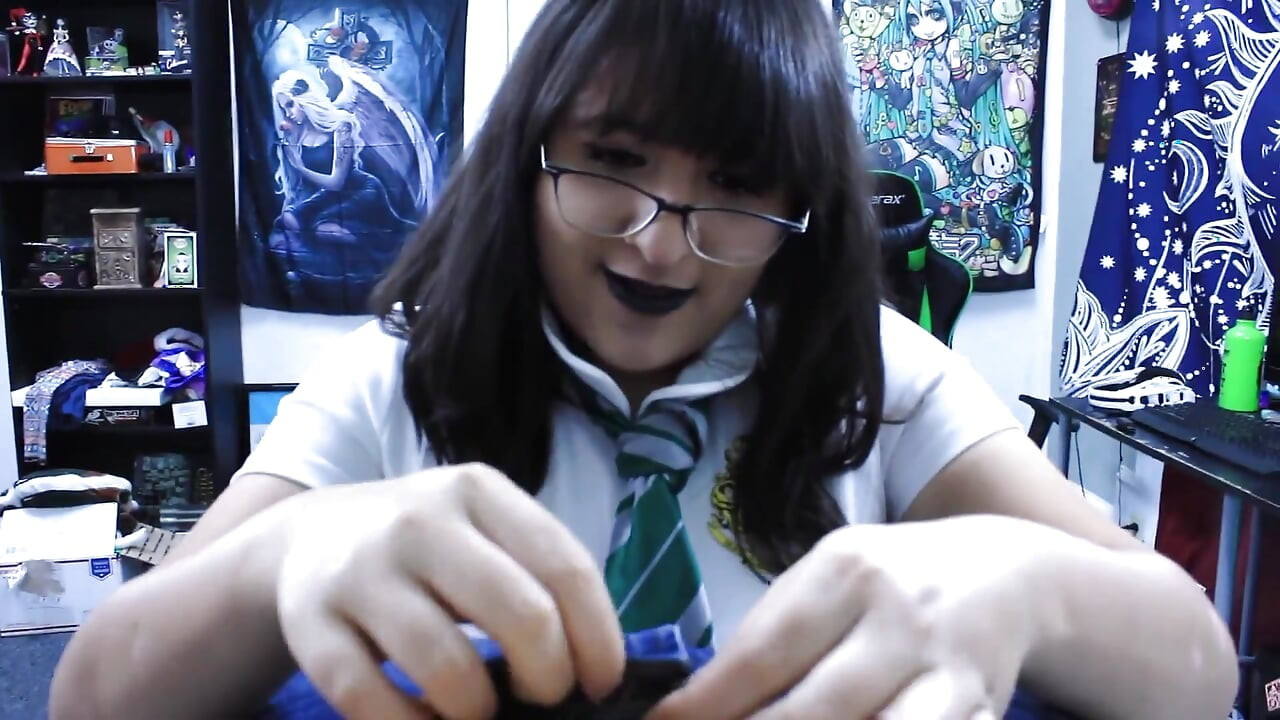 Slytherin荡妇为了点数而口交和性交