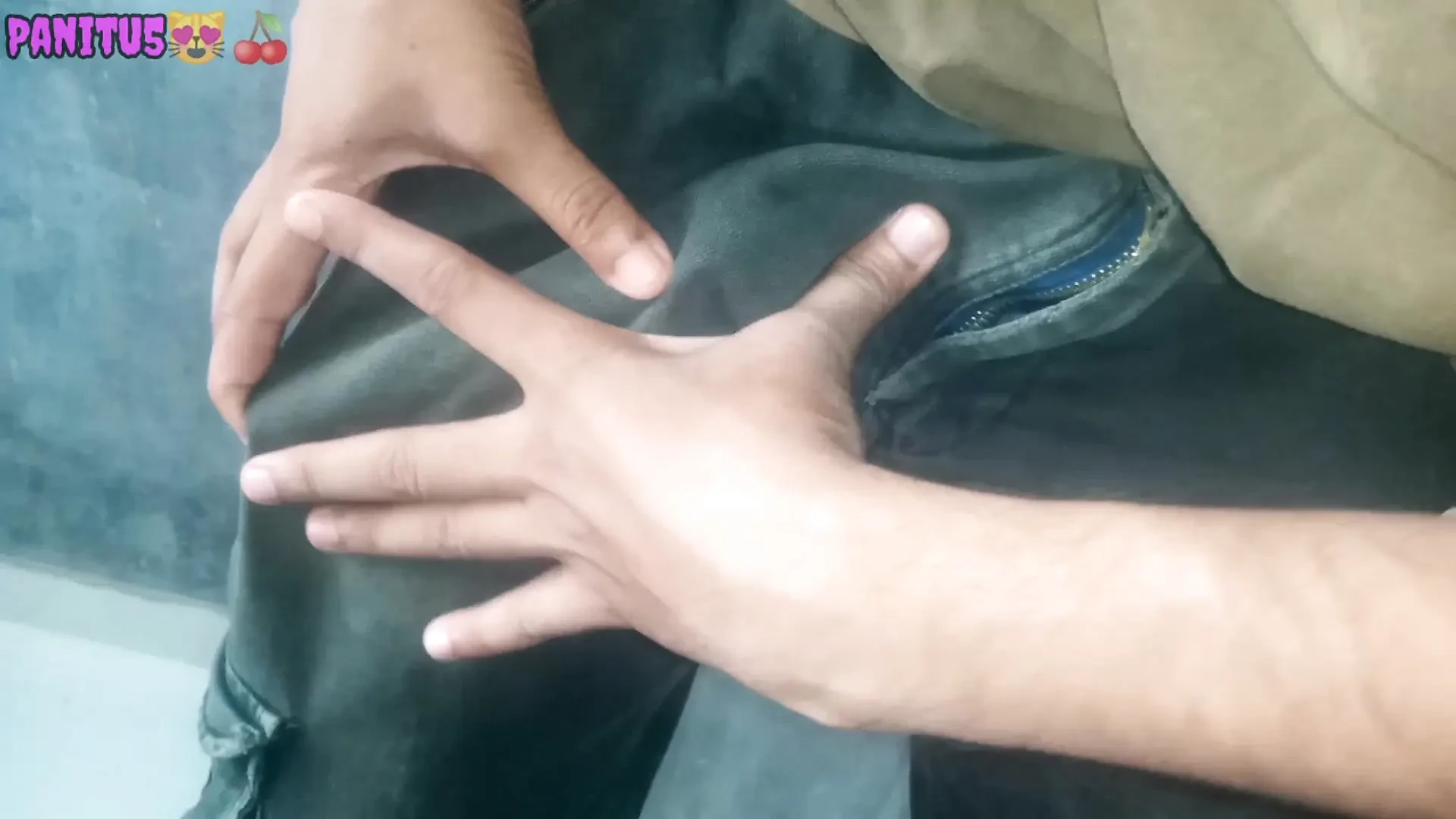 18 इंच का राक्षसी लंड - उसने मेरे मुंह को गर्म वीर्य से भर दिया