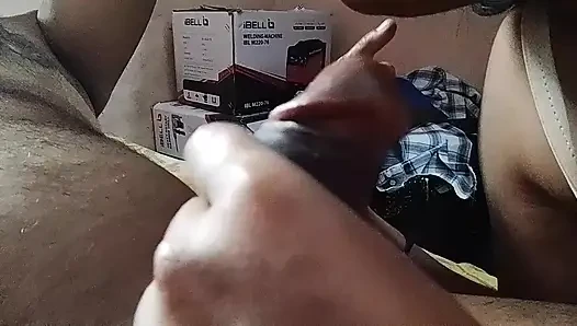 Sürtük bir hemşire kocasının yarağını emiyor