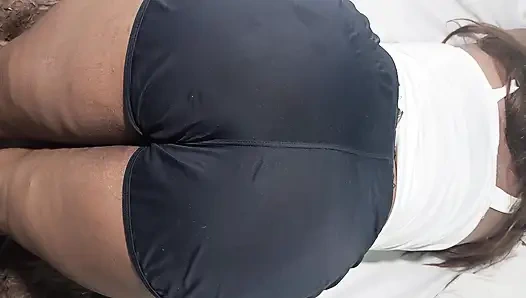 Hizmetçiyle inanılmaz bir anal sikiş, göt deliğini açıyor ve dev bir anal sarkma bırakıyor, kalın yarak kolaylıkla girip çıkıyor