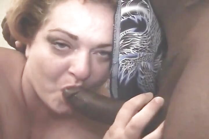 Dojrzałe milf zalana w spermie z BBC Gangbang