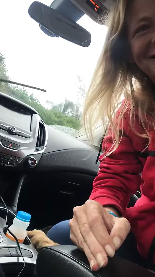 Dumb hooker catches skeet