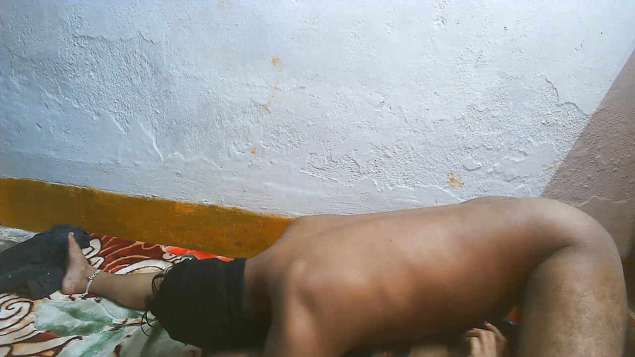 Une femme de ménage sexy de Delhi se fait baiser