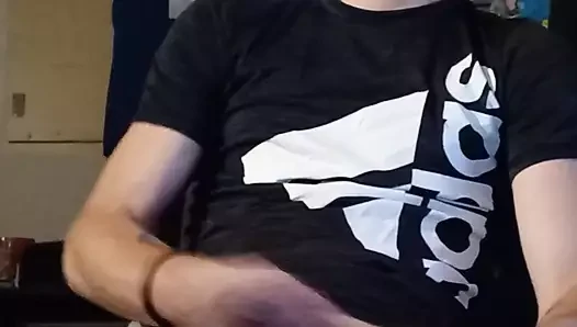Tony sert yarağını gösteriyor