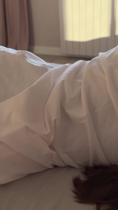 大きなお尻の義姉が私のベッドでパンティを履いていない - 我慢できず、うっかり中に射精してしまった |クリップ2