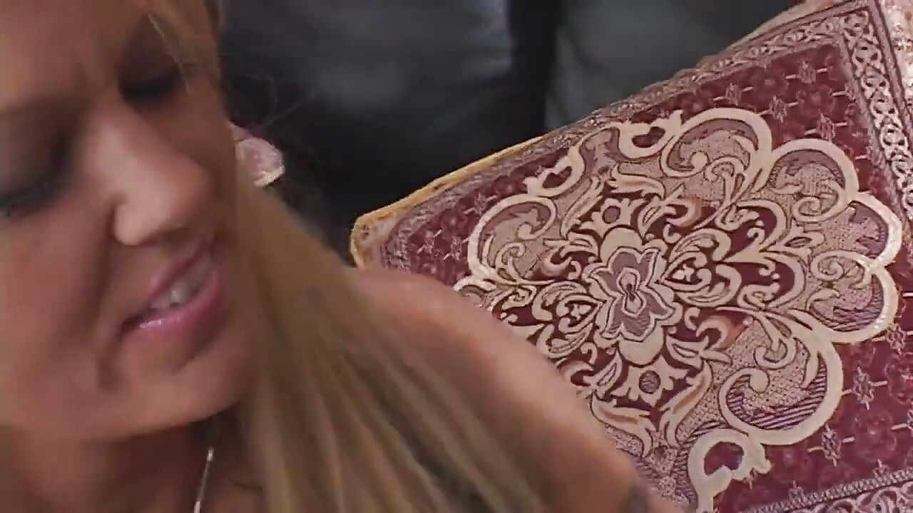 Hot Blonde MILF Sucks My Cock so I Think I'm in Heaven