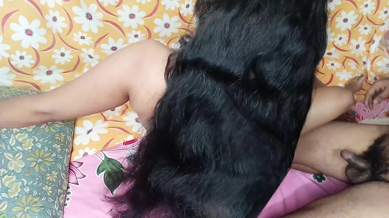 Hot bhabhi ko dekh ke land khara ho gaya