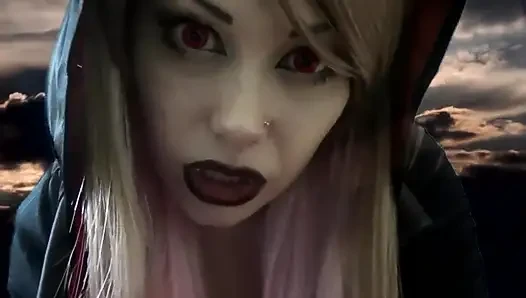 Evil Giantess vampir minik vücudunda biraz daha delik açacak