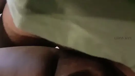 Pelayan ngentot ibu rumah tangga di rumah